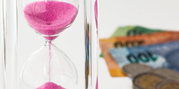 Maximizing Returns: A Guide to Investing in Dividend Stocks